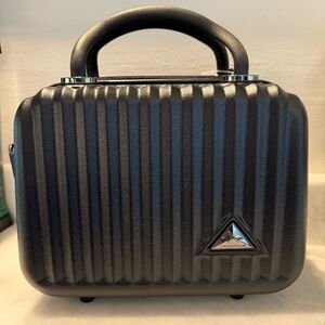 NWT Triforce Elite Performance Travelware Hard Shell Matte Black Beauty Case 12"